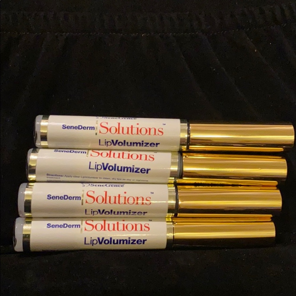 Lip volumizer